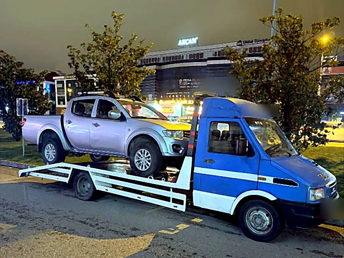 Gece pickup aracın oto çekici ile taşınması
